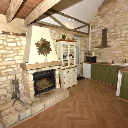 Vadencourt  Maisonnette Du Bonheur - Vue Campagne - Baignoire Balneo 32 Jets - Lits Queen Size מראה חיצוני תמונה