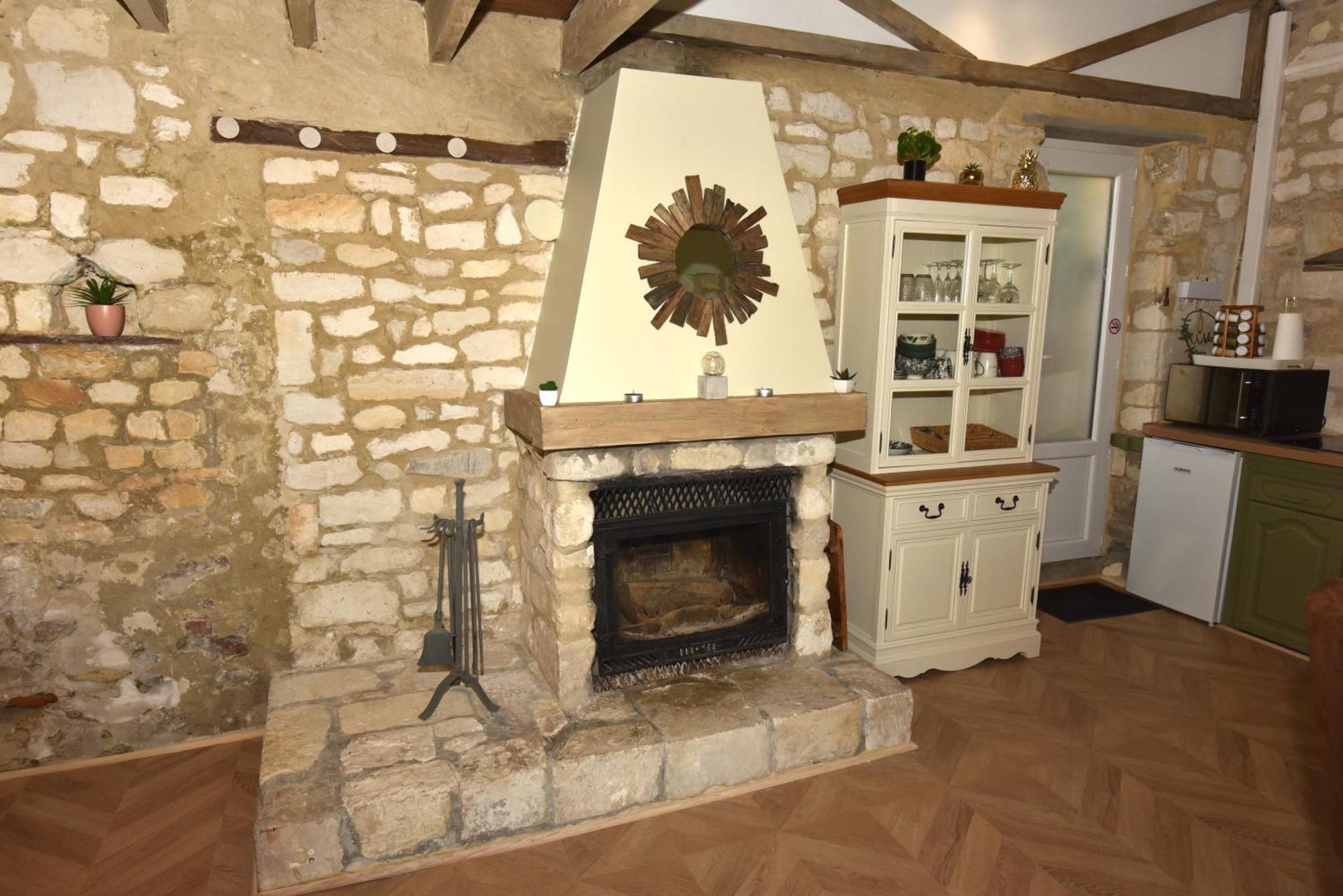 Vadencourt  Maisonnette Du Bonheur - Vue Campagne - Baignoire Balneo 32 Jets - Lits Queen Size מראה חיצוני תמונה