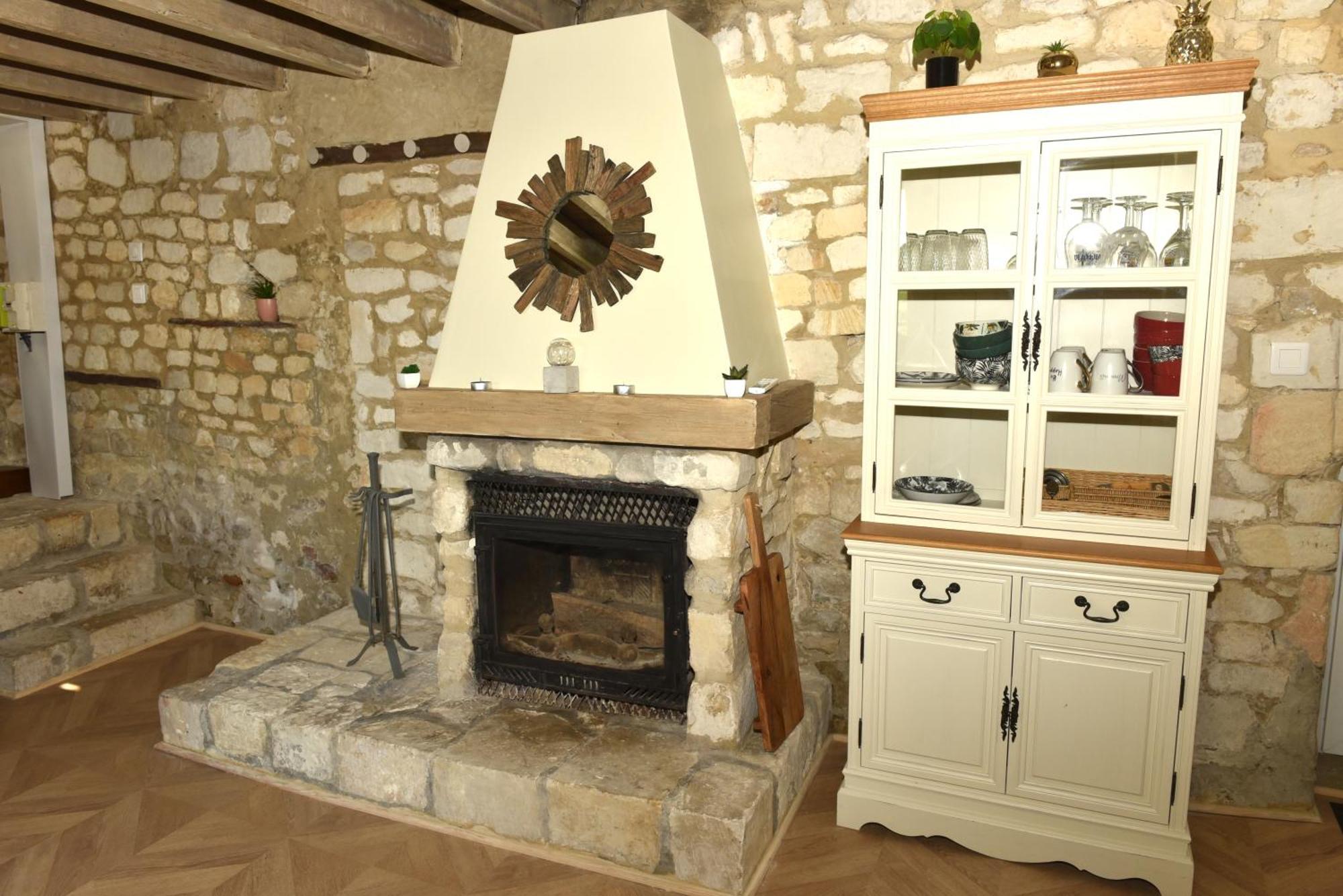 Vadencourt  Maisonnette Du Bonheur - Vue Campagne - Baignoire Balneo 32 Jets - Lits Queen Size מראה חיצוני תמונה