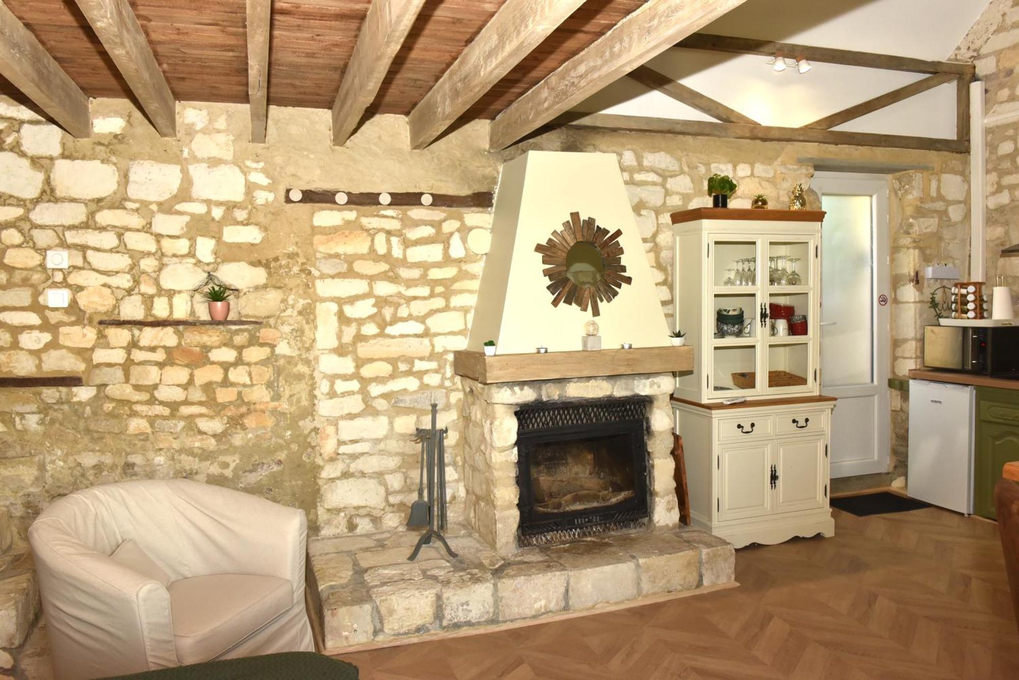 Vadencourt  Maisonnette Du Bonheur - Vue Campagne - Baignoire Balneo 32 Jets - Lits Queen Size מראה חיצוני תמונה