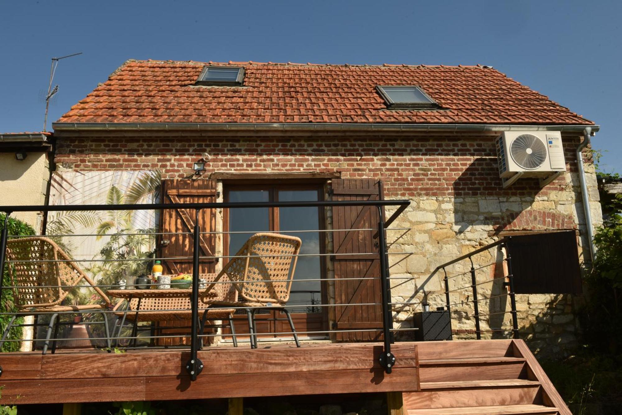 Vadencourt  Maisonnette Du Bonheur - Vue Campagne - Baignoire Balneo 32 Jets - Lits Queen Size מראה חיצוני תמונה