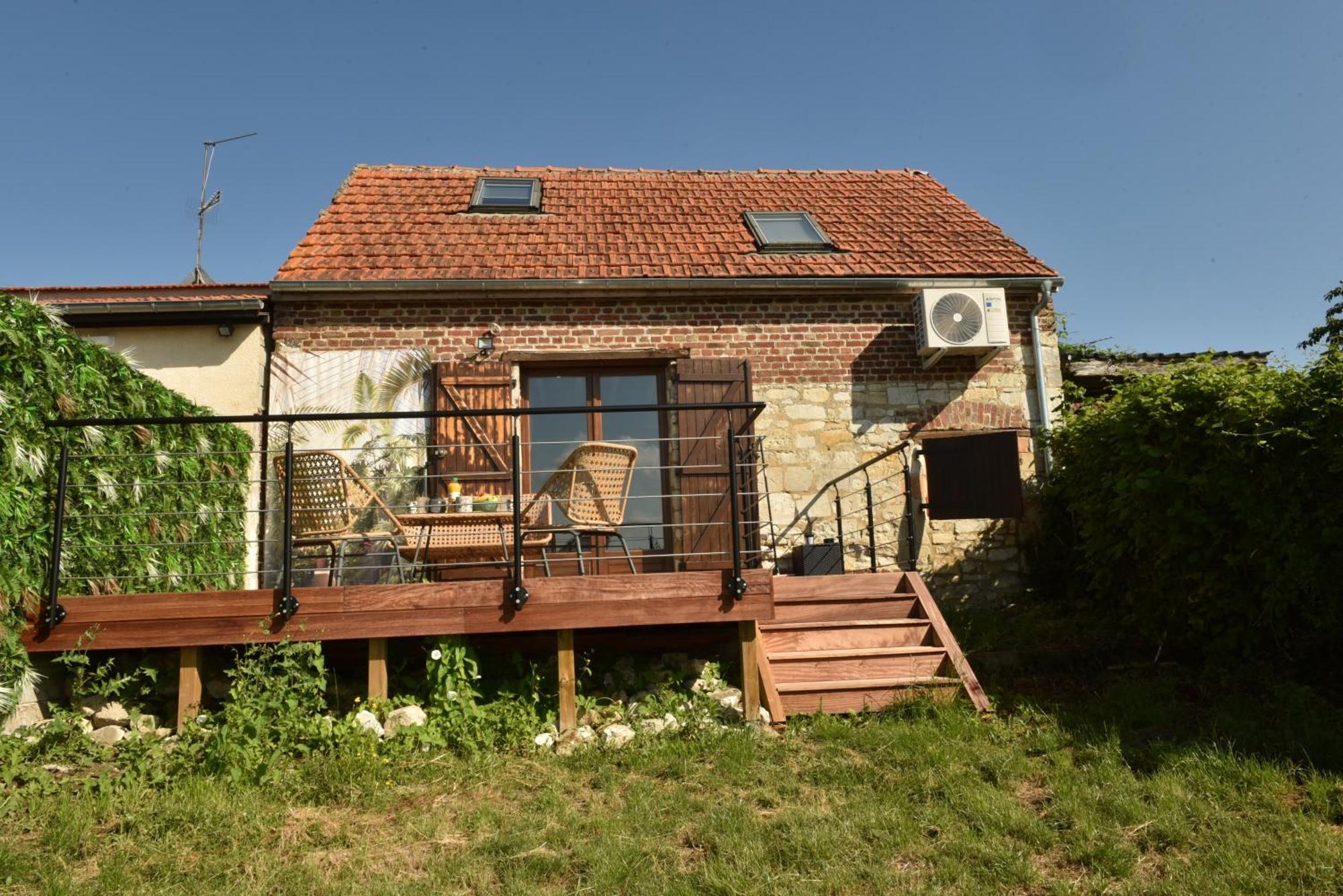 Vadencourt  Maisonnette Du Bonheur - Vue Campagne - Baignoire Balneo 32 Jets - Lits Queen Size מראה חיצוני תמונה